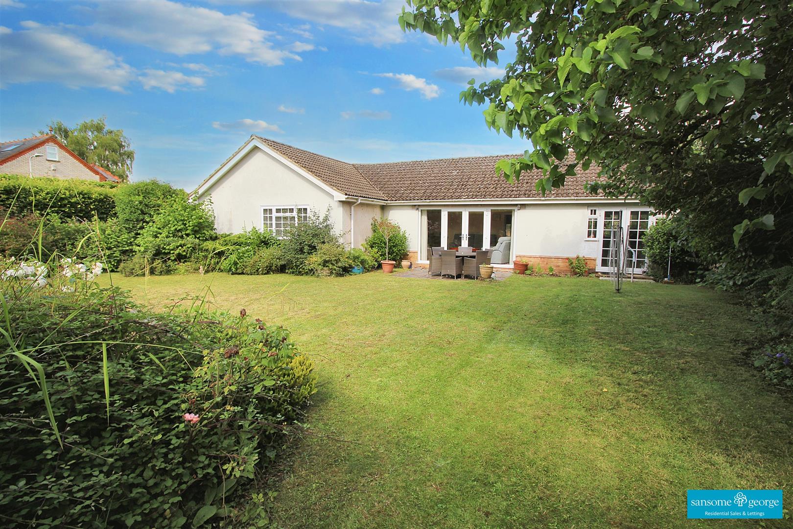 3 bed property in Longleat Drive, Tilehurst